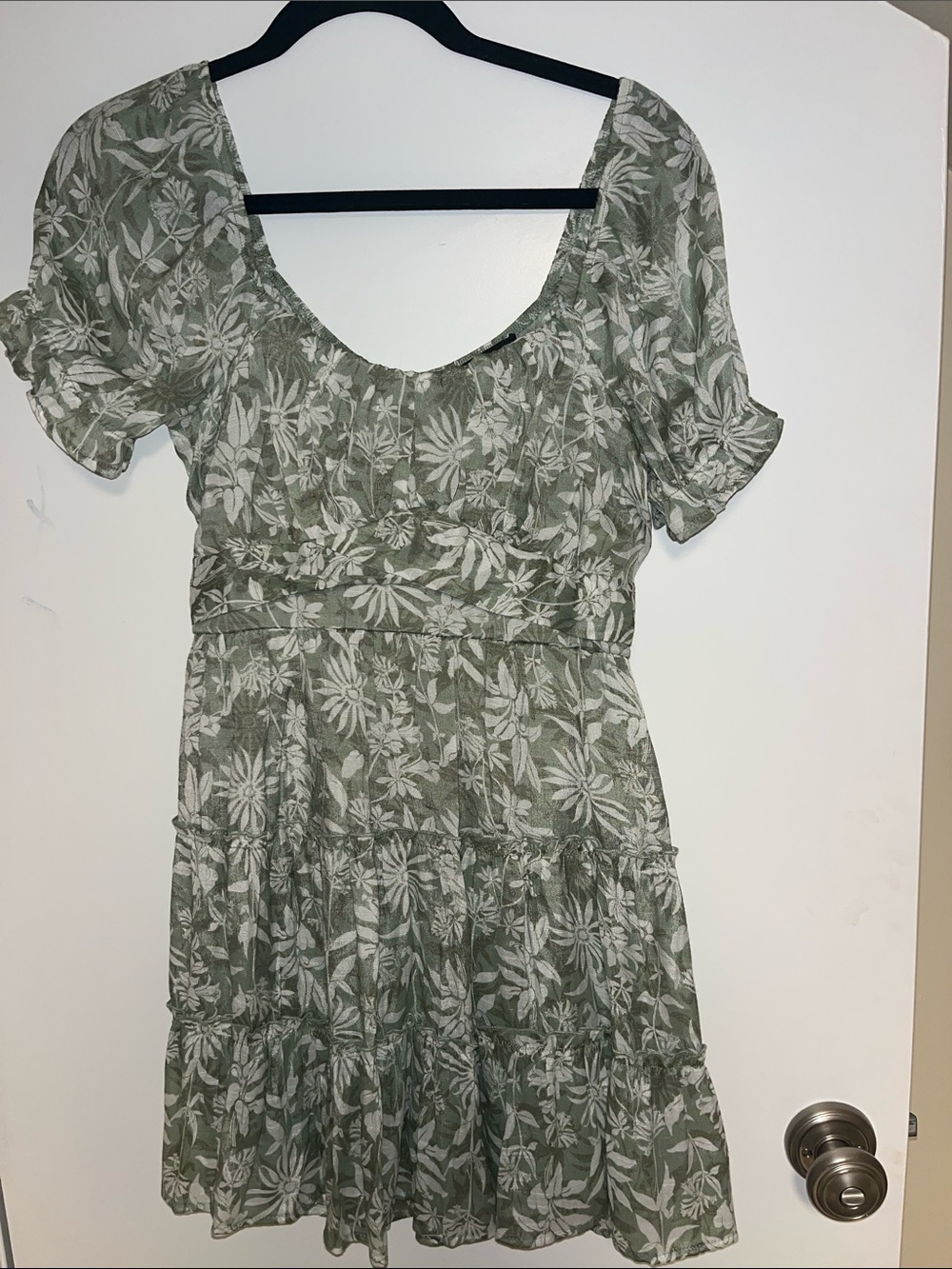 Francesca’s Floral Short Sleeve Dress